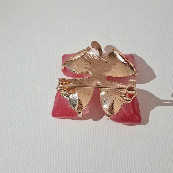 Cute Brooch - Picture 2 of 2